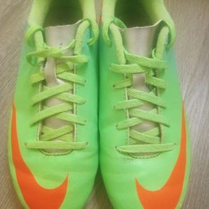 Kids Nike mercurial soccer shoes cleats size 4 youth